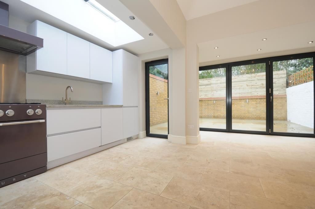 Property photo 1 of 8 Kitchen Reception
