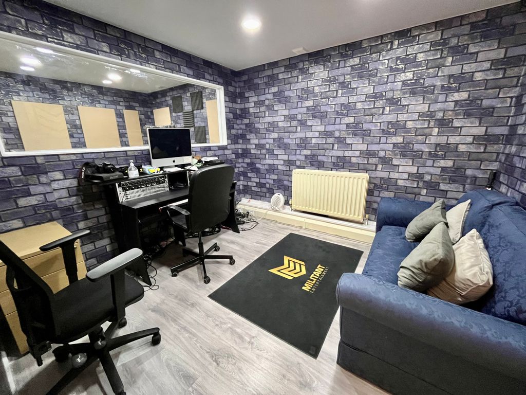 Property photo 2 of 6 Property -03