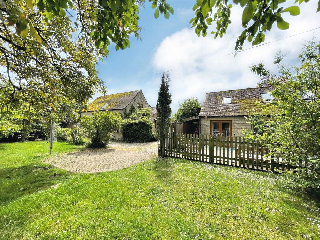 Property photo 1 of 34 Picture No. 24