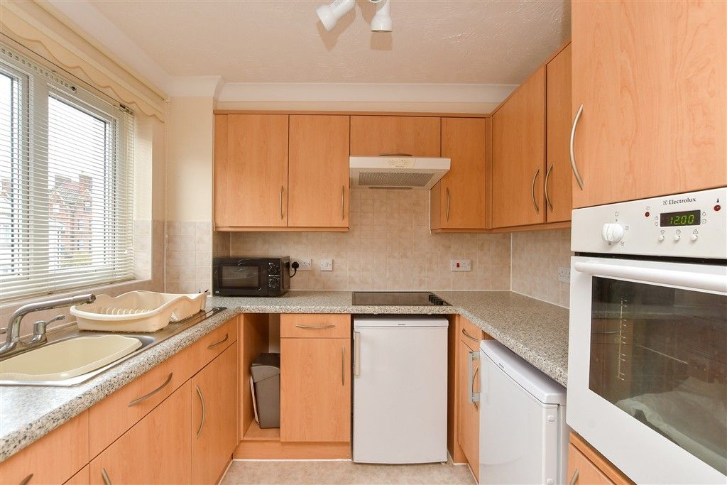 Property photo 3 of 9 Kitchen