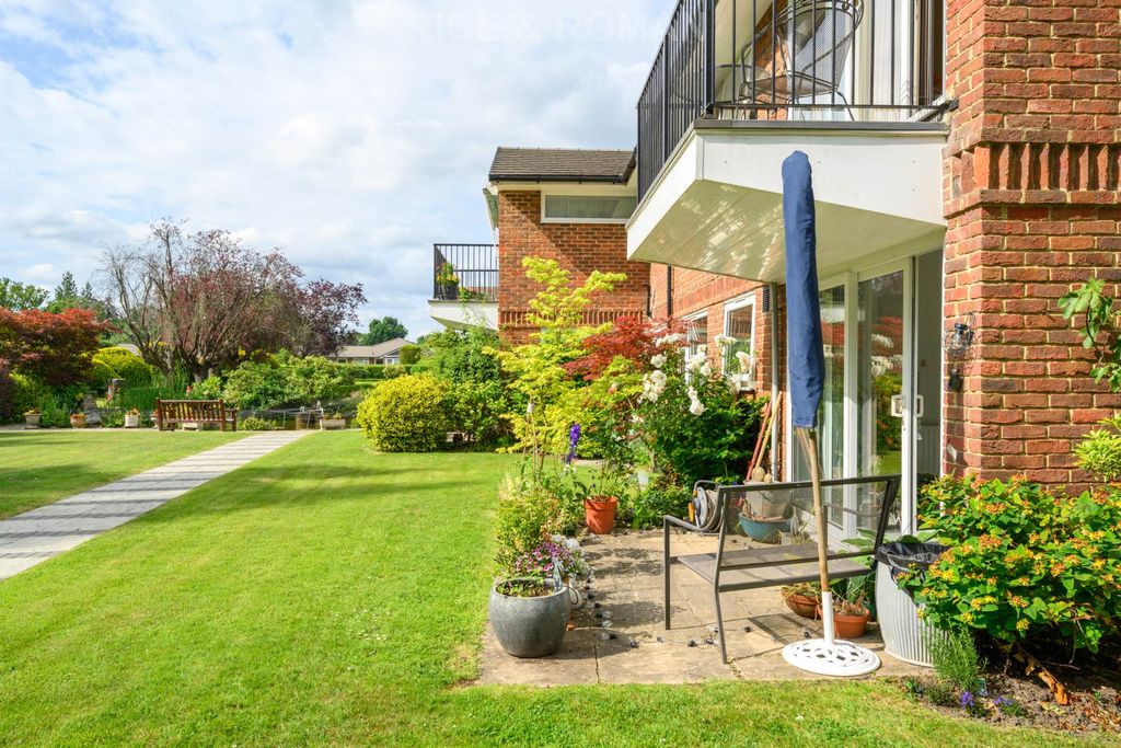 Property photo 2 of 11