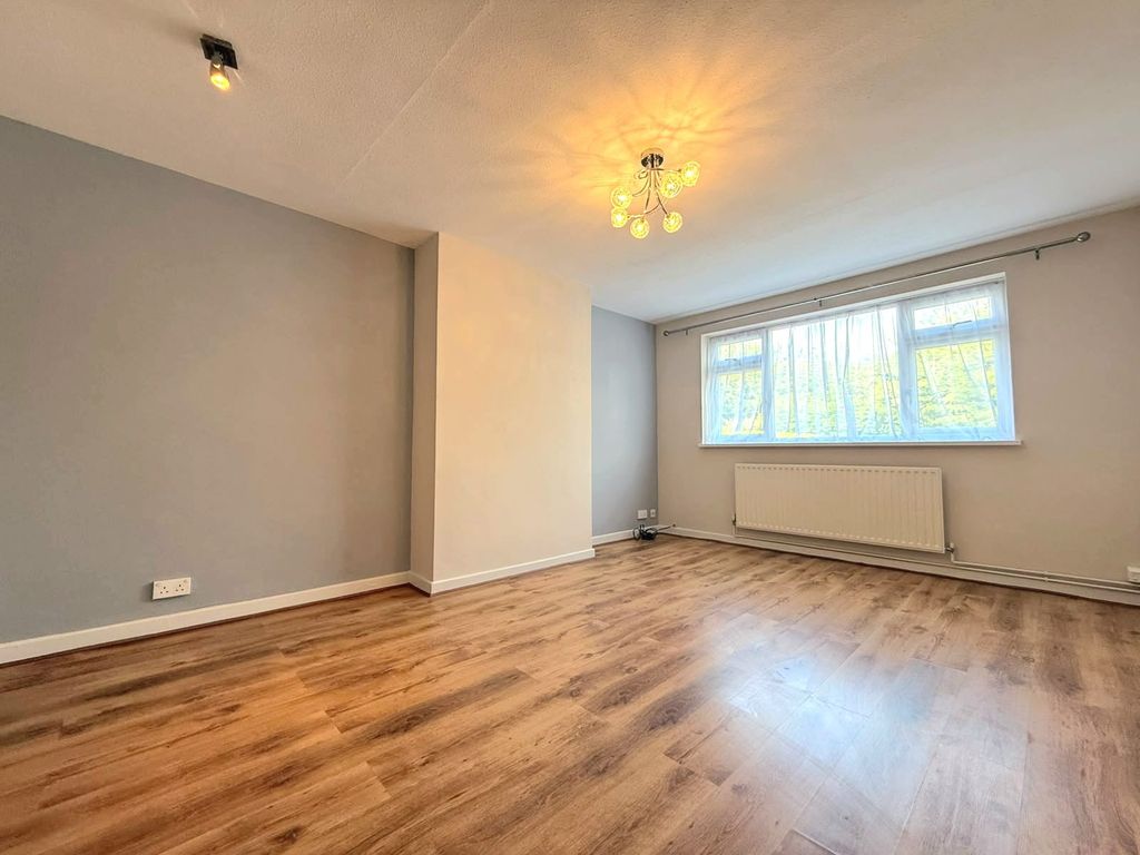 Property photo 2 of 10 4