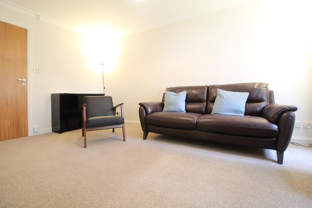 Property photo 2 of 8 Lounge