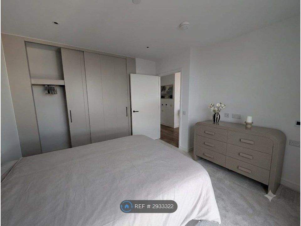 Property photo 2 of 8 Tenant Bedroom