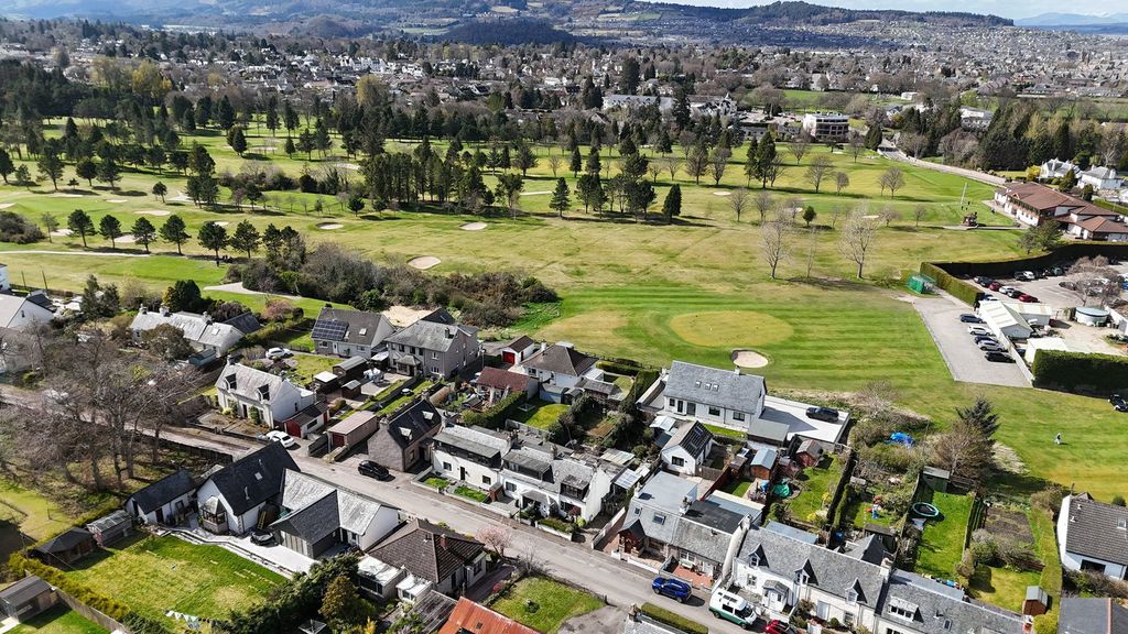 Property photo 2 of 28