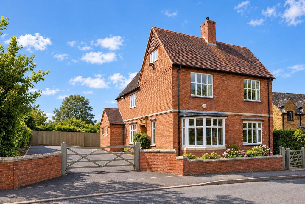 Property photo 1 of 32