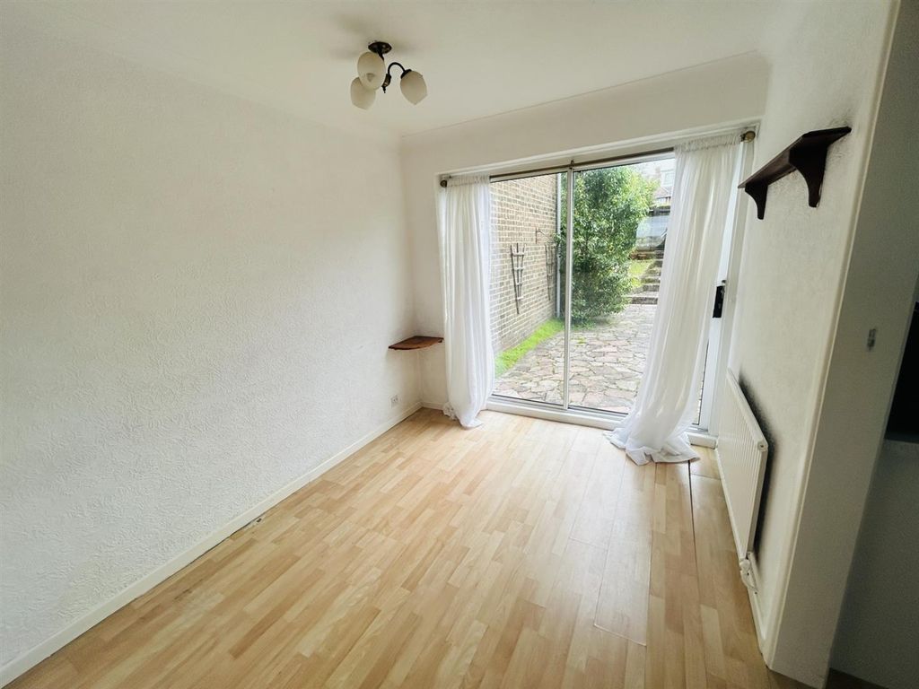 Property photo 3 of 13 01323 438506