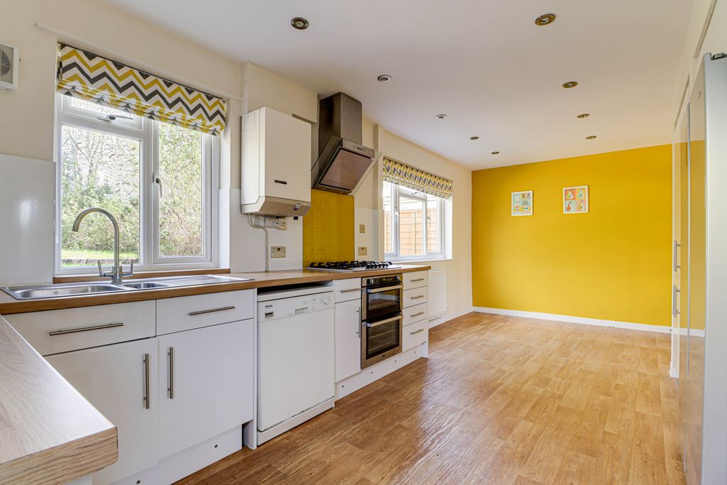 Property photo 2 of 16 Kitchen