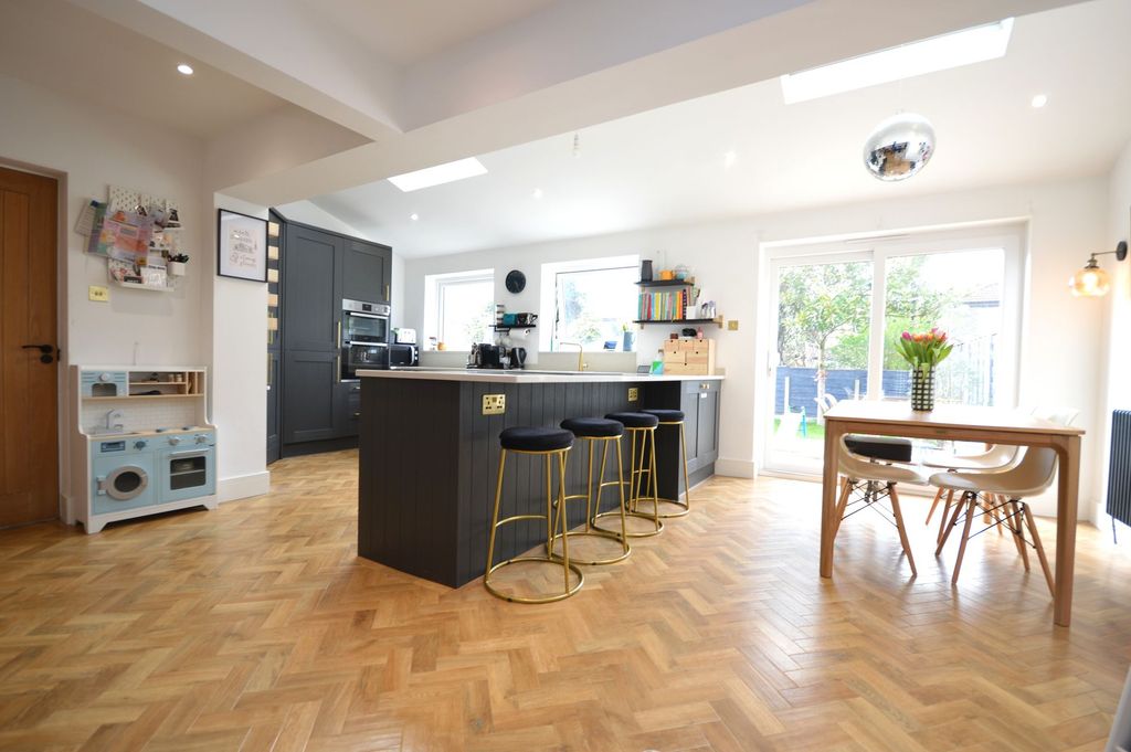 Property photo 3 of 41