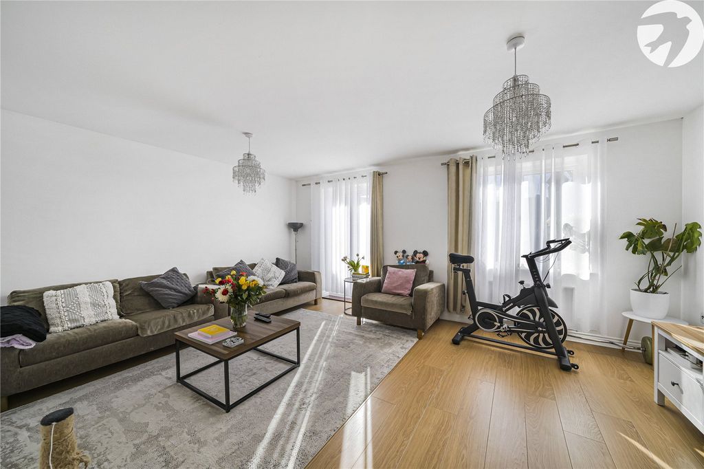 Property photo 3 of 26 Lounge