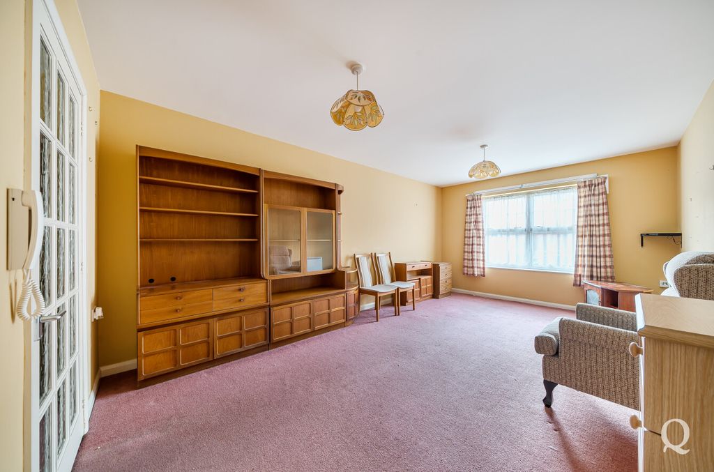 Property photo 2 of 12 9d45B872-6Db2-400...