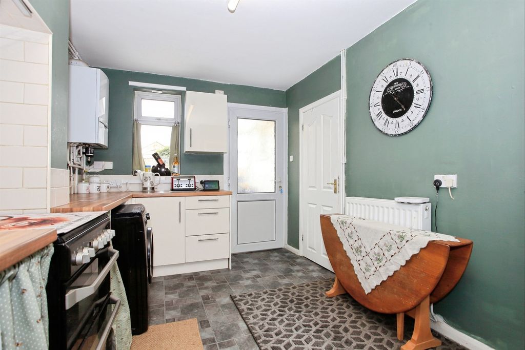 Property photo 2 of 20 Kitchen