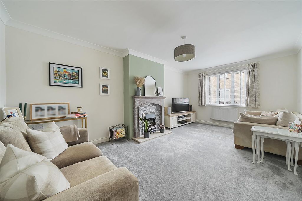 Property photo 3 of 17 Sitting Room