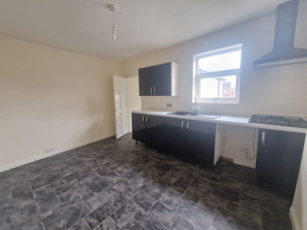 Property photo 2 of 4 Kitchen