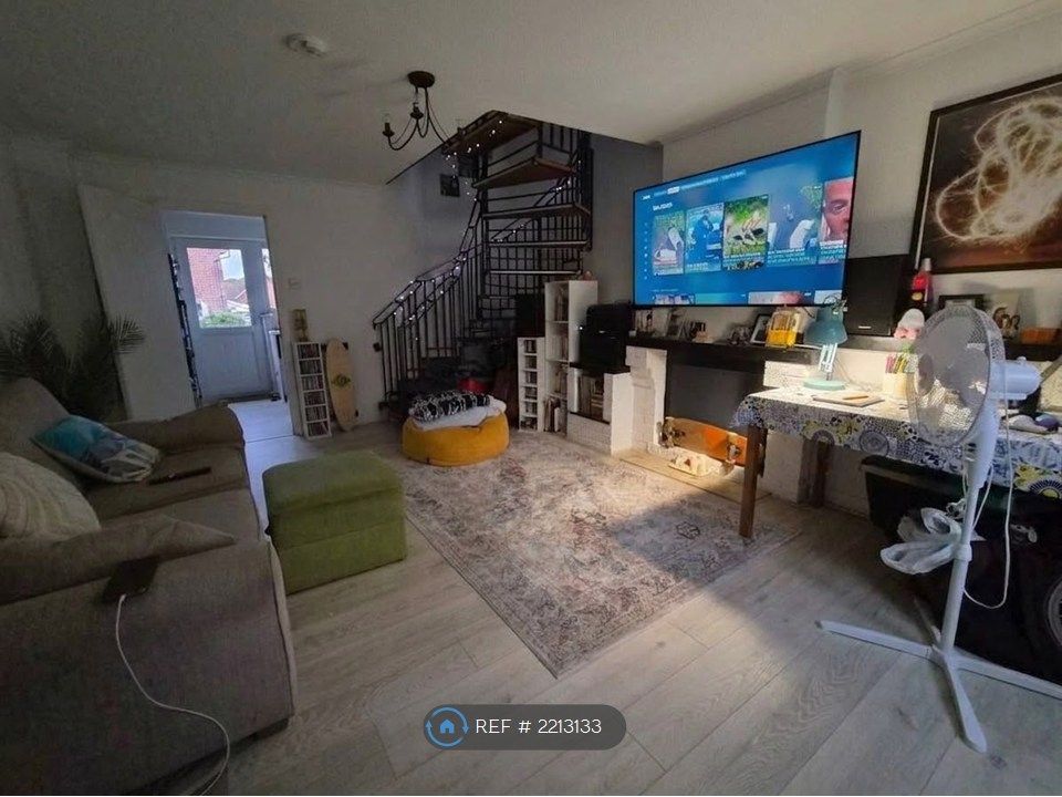 Property photo 1 of 3