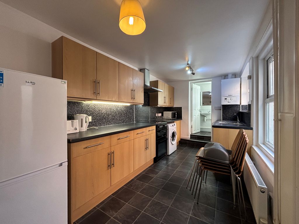 Property photo 3 of 15 Kitchen