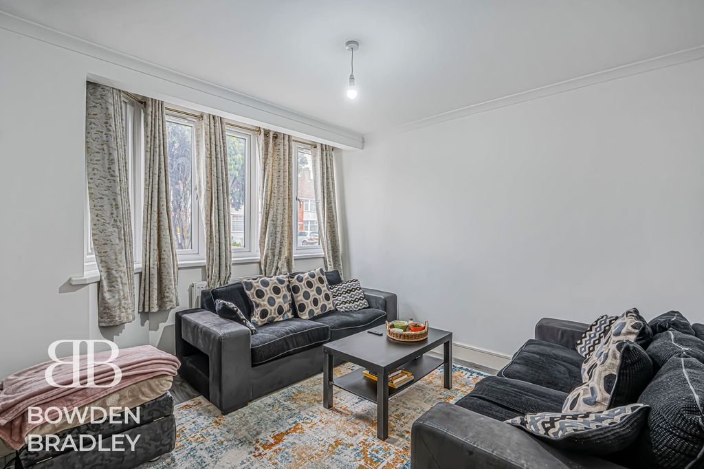 Property photo 3 of 23