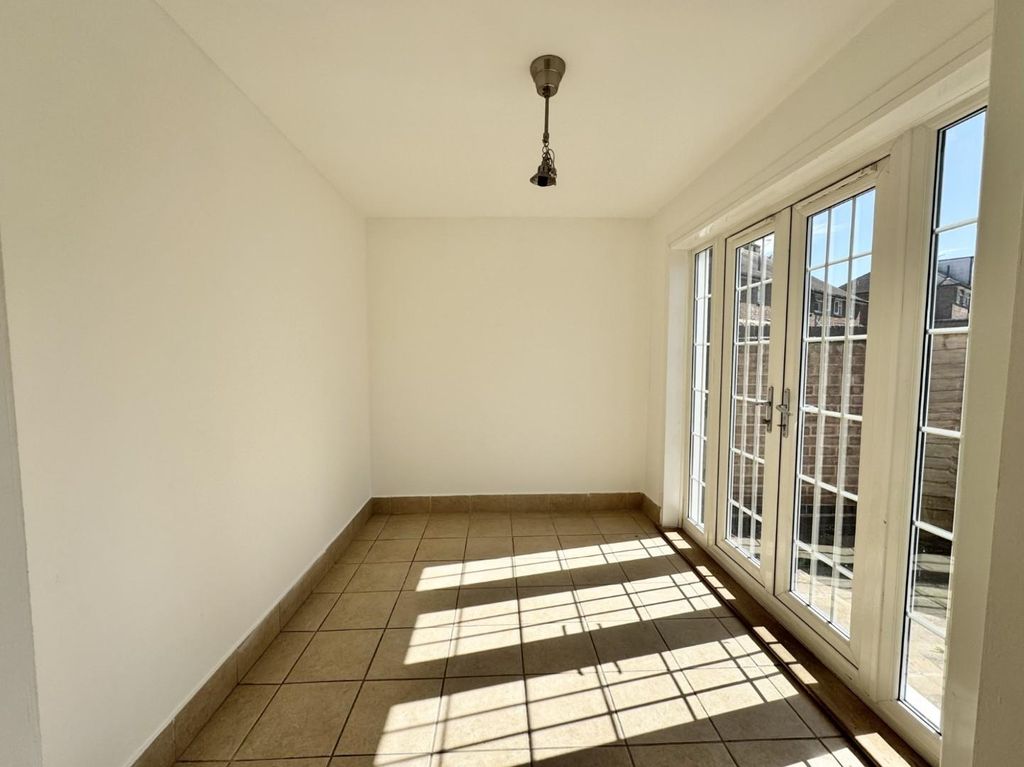 Property photo 3 of 6 3