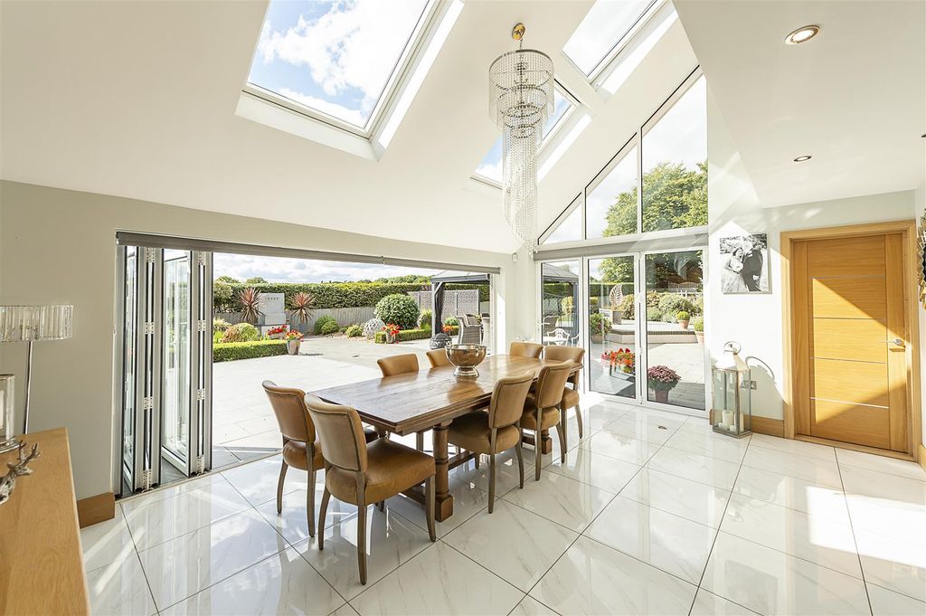 Additional image 4 of 5 bed detached house for saleTea Green, Hertfordshire LU2