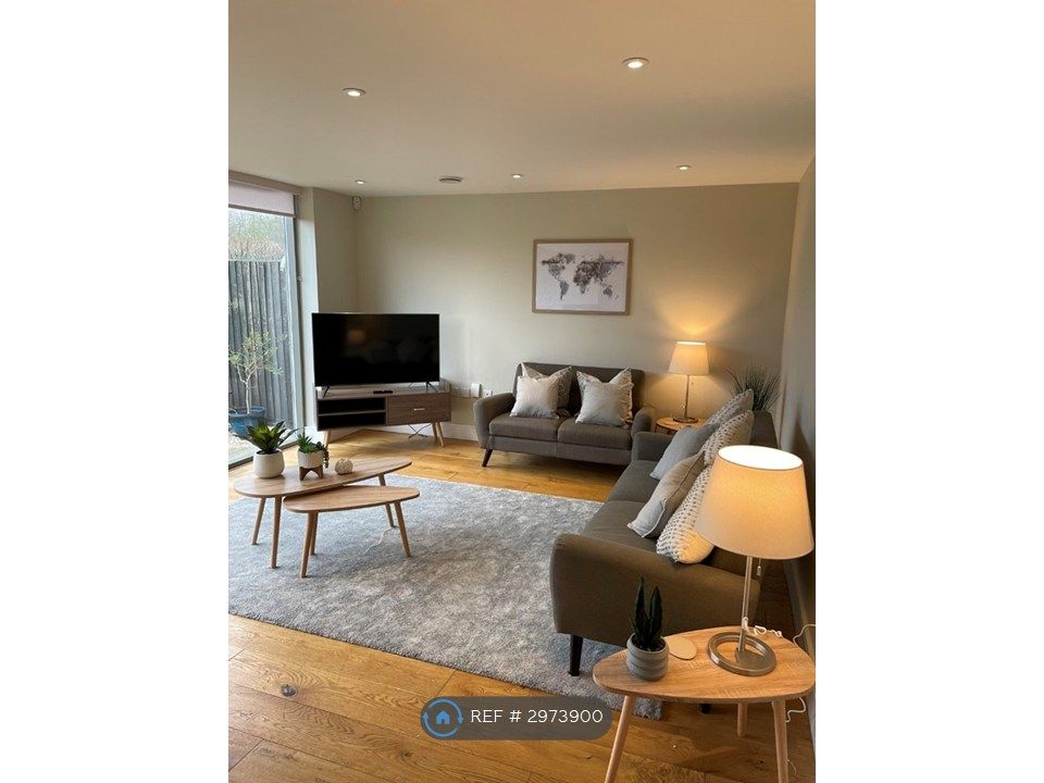 Property photo 3 of 14 Lounge