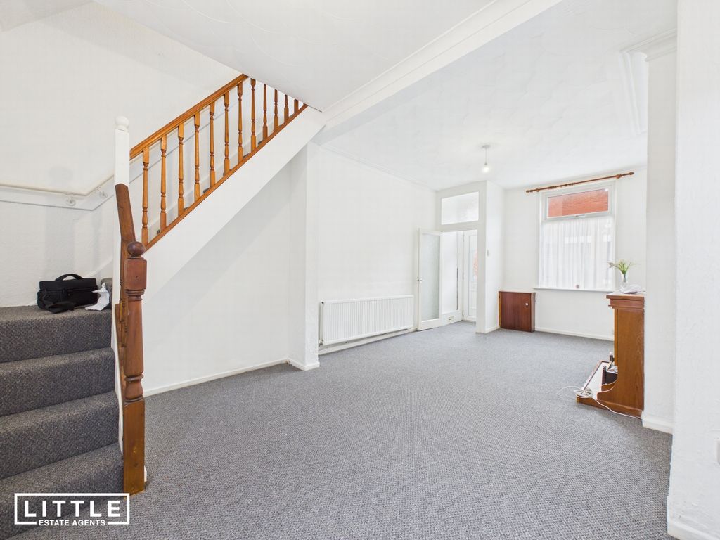 Property photo 2 of 17 Photo 4