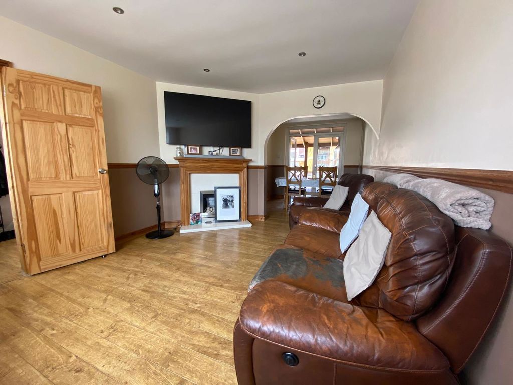 Property photo 3 of 24
