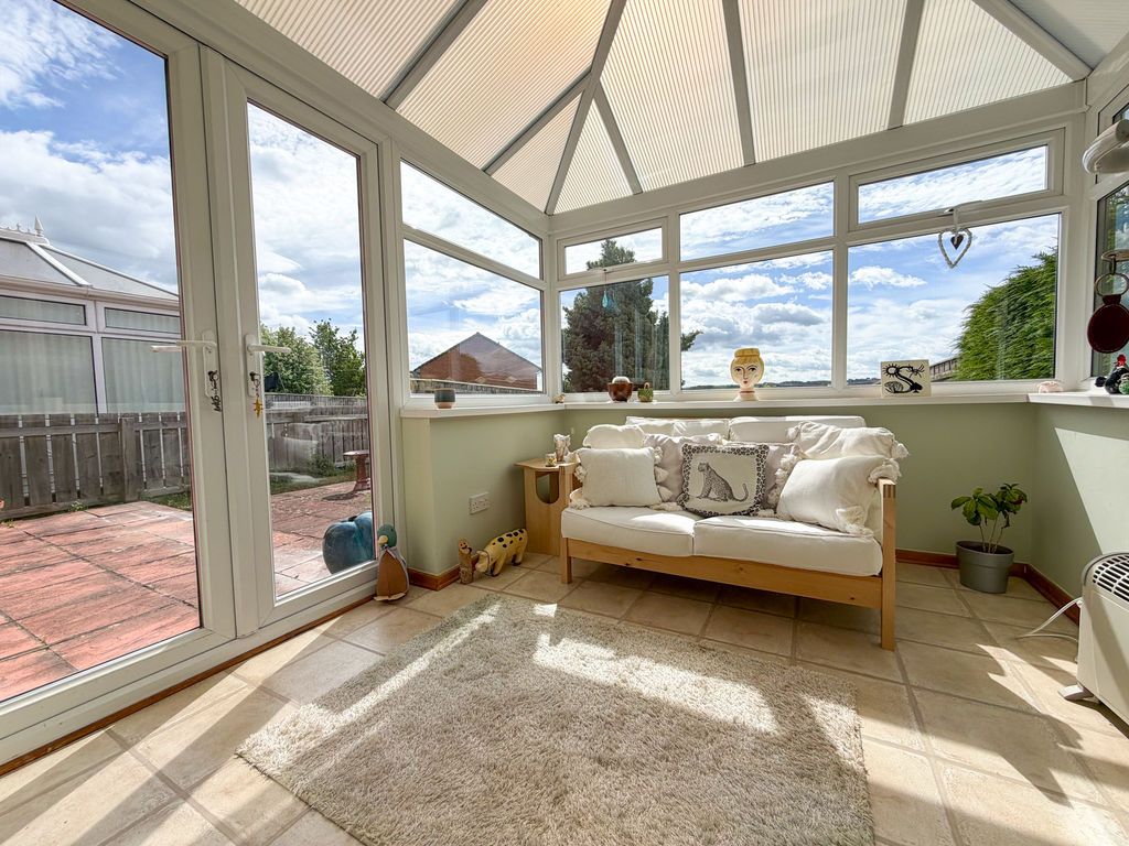 Property photo 3 of 16 Conservatory