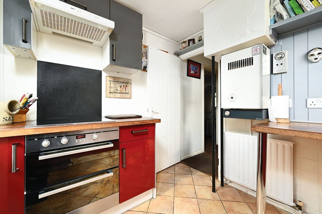 Property photo 3 of 21 Kitchen