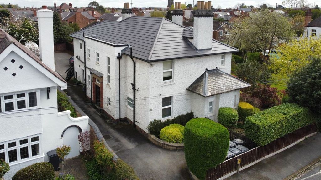 Property photo 1 of 7 Outside Flat 3 28 Trowell Grove