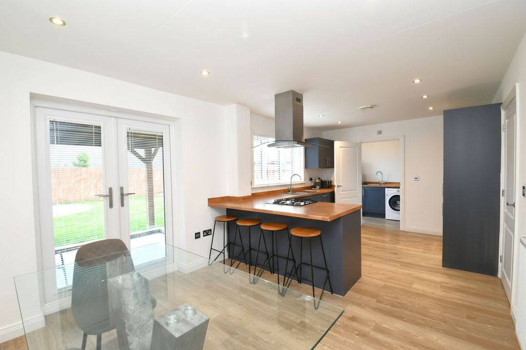 Property photo 2 of 27