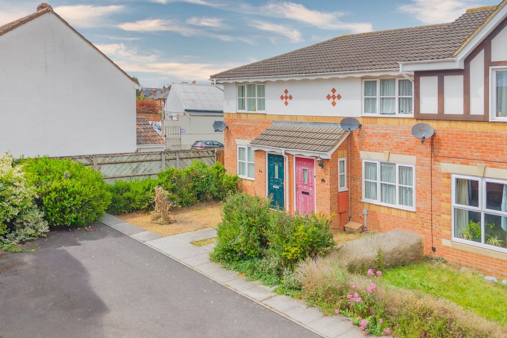Property photo 1 of 15 Ewemove Taunton Compton Close (1)