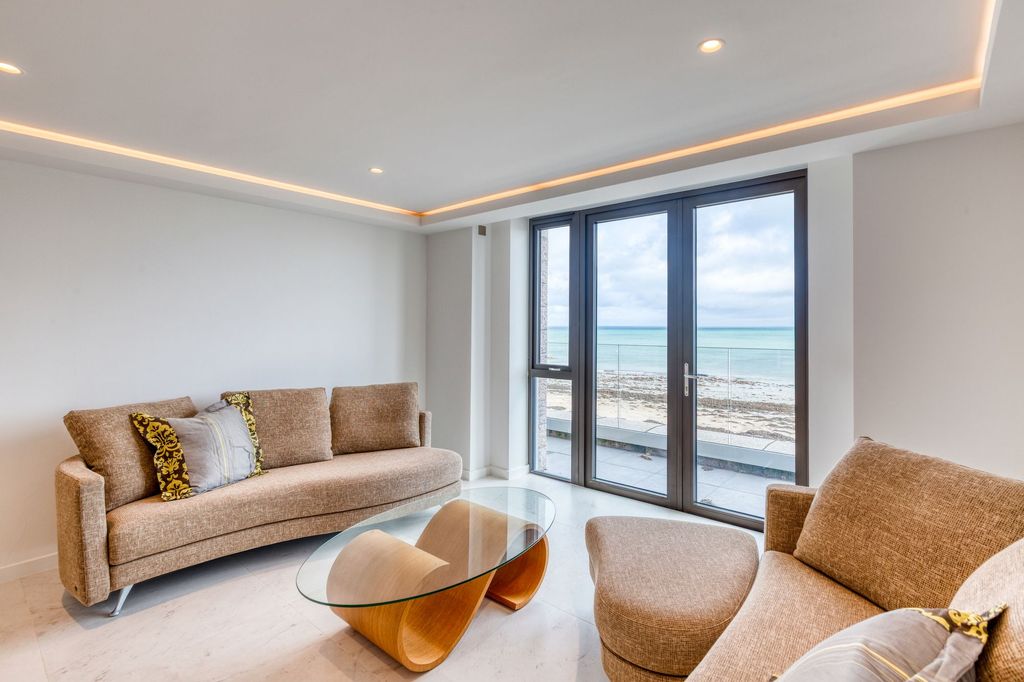 Additional image 7 of 2 bed flat for sale2 Elizabeth House - The Waves, Grouville JE3