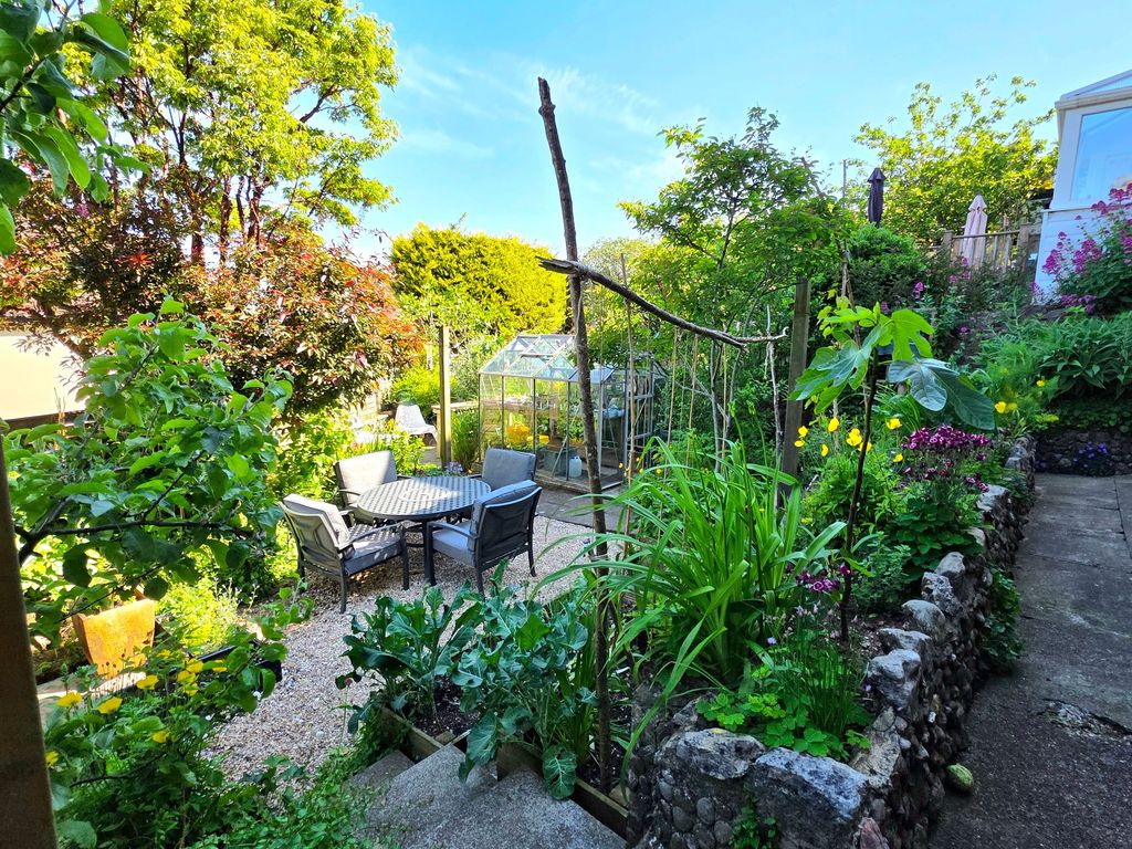 Property photo 3 of 32