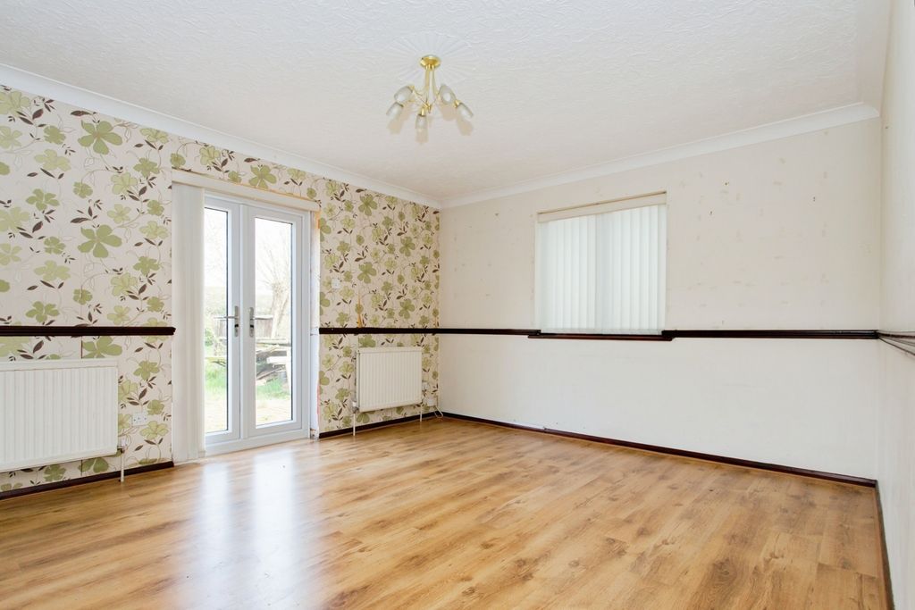 Property photo 3 of 17 Photo