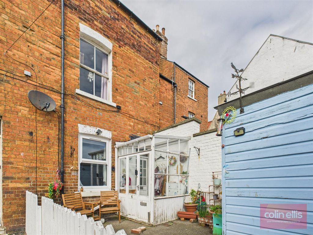 Property photo 3 of 18 Cam05075G0-Pr0209-Still019.Jpg