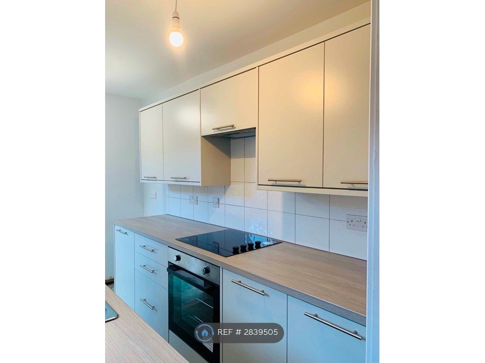 Property photo 3 of 12 Kitchen