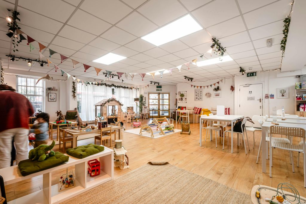 Property photo 1 of 11 Oakwood Hse Gf - Low Res 3.Jpg