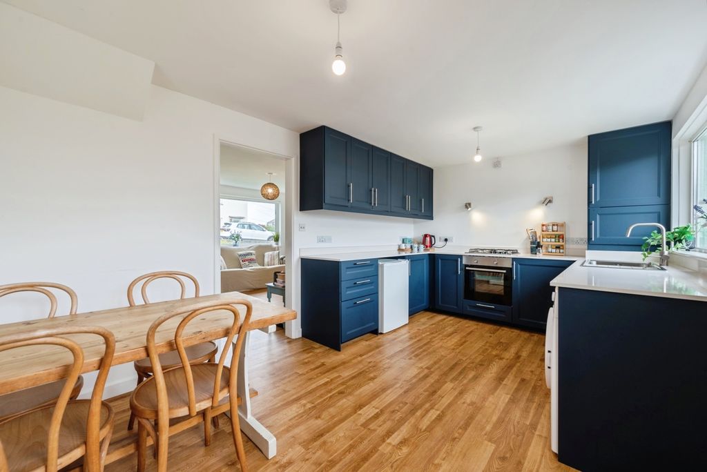 Property photo 3 of 10 Pbox-Img.Jpg