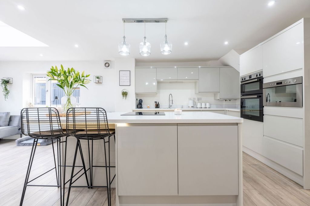 Property photo 1 of 36