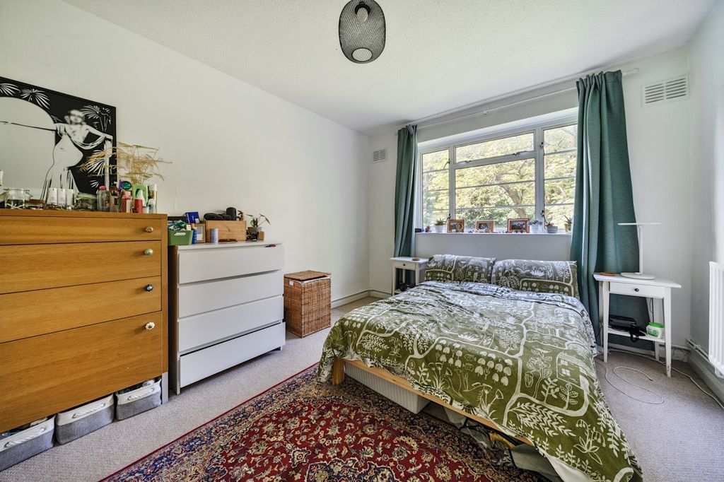 Property photo 3 of 13 4-68230304B31A4-1...