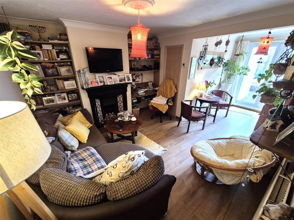 Property photo 2 of 8 12Denlo.Jpg