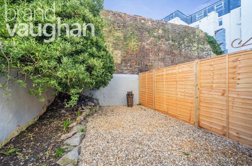Property photo 1 of 12 Garden