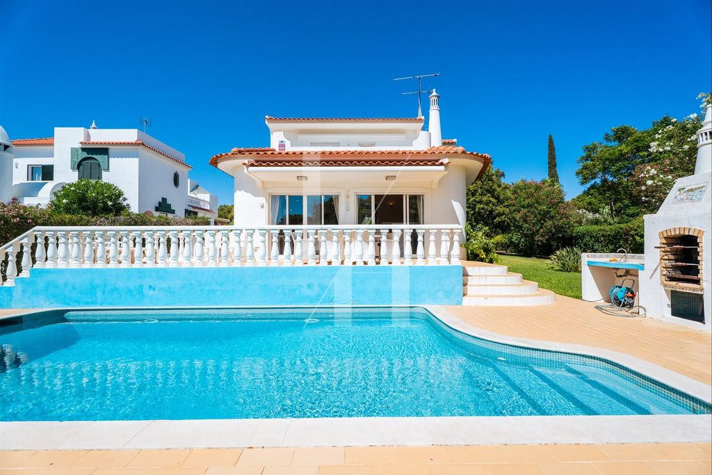 Property photo 1 of 40 3-Bedroom Villa With Pool For Sale In Vilamoura