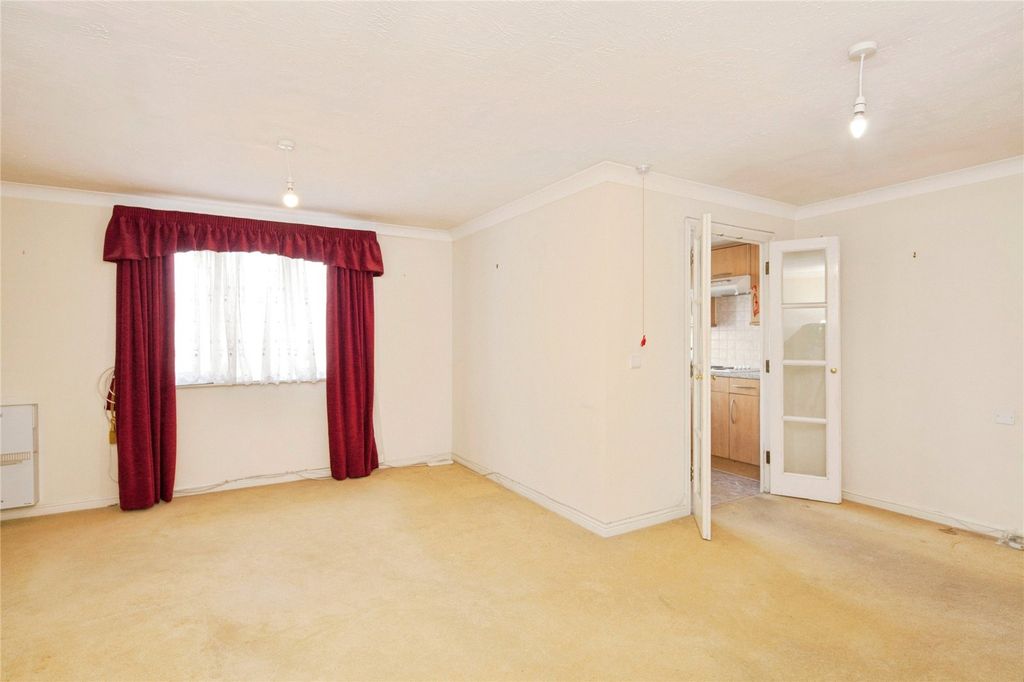 Property photo 2 of 11 Lounge