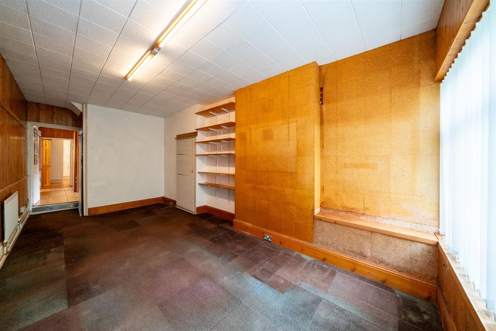 Property photo 3 of 28 152-Piccotts-End-35.Jpg