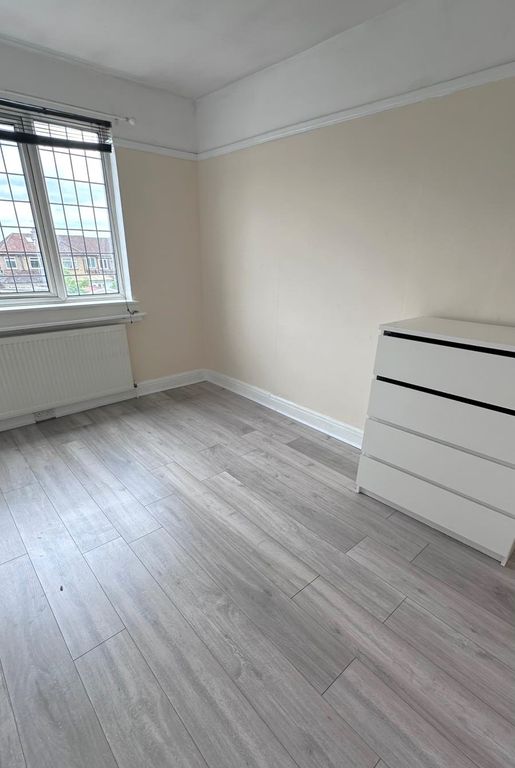 Property photo 3 of 10 Bedroom 2