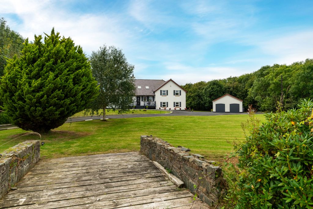 Property photo 2 of 75 019
