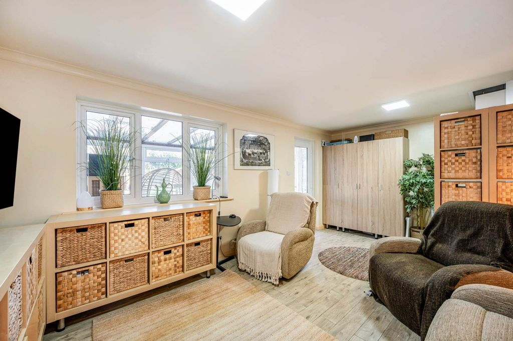 Property photo 2 of 21