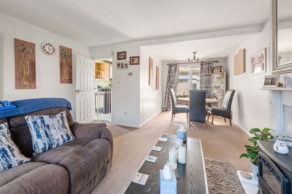 Property photo 2 of 25