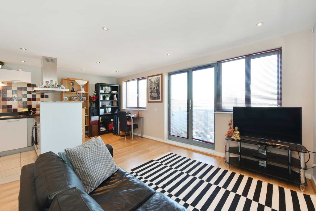 Property photo 2 of 14